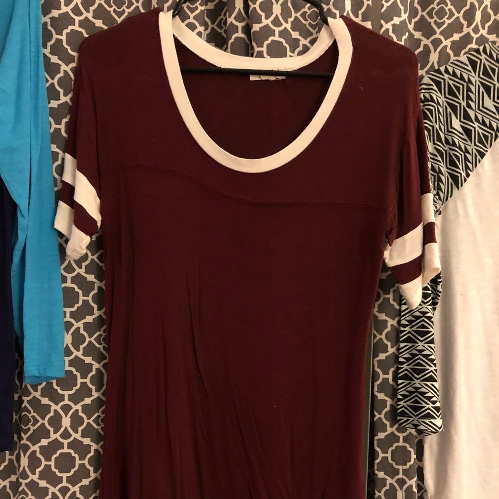 Burgundy short sleeve shirt